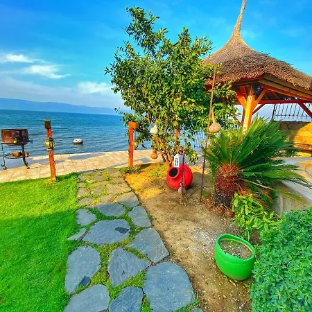 빌라 Atroa 부루사